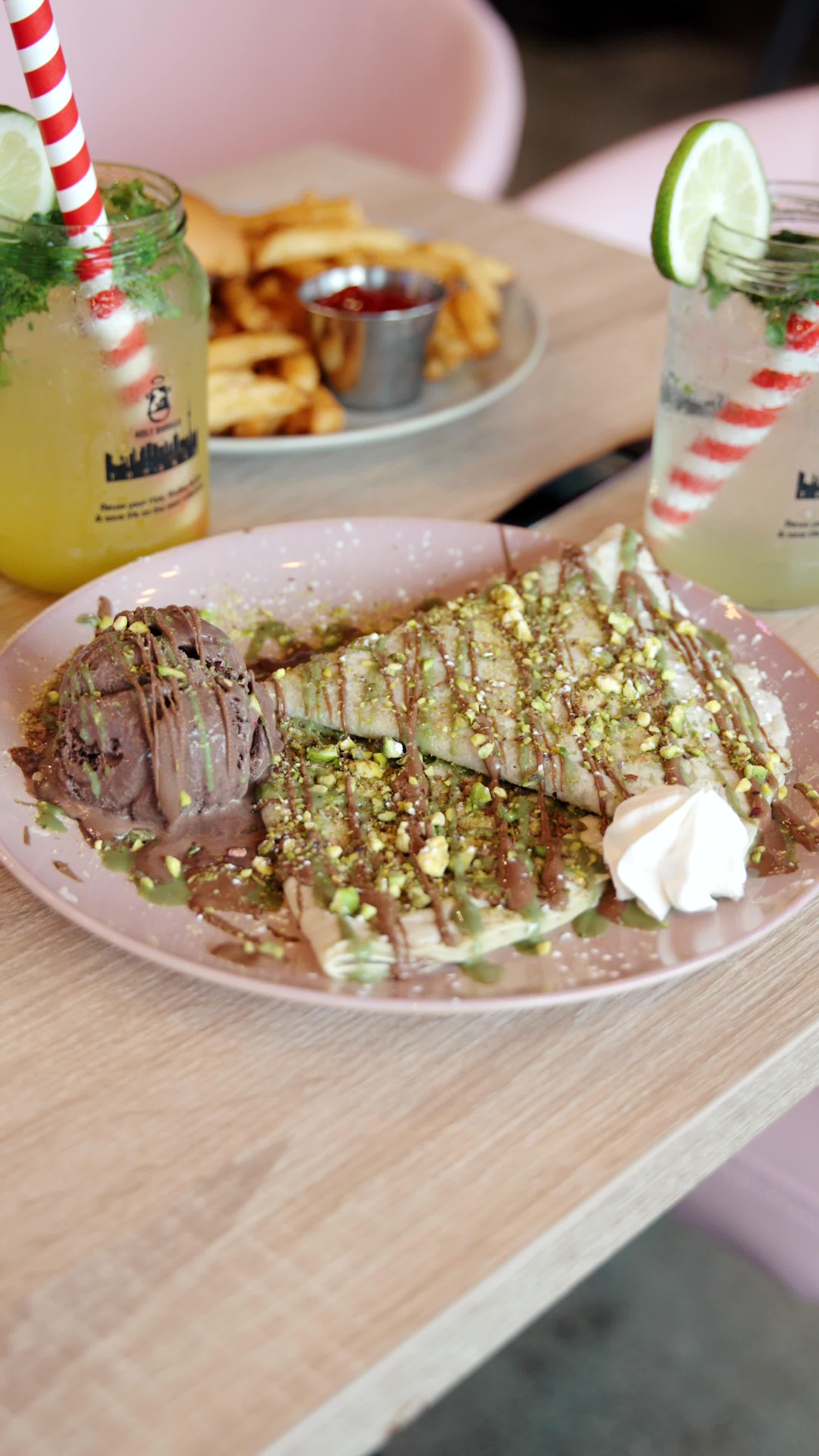 Holy Shakes Desserts, Cafe & Eatery Delta - Restaurant in Delta | ZOMI